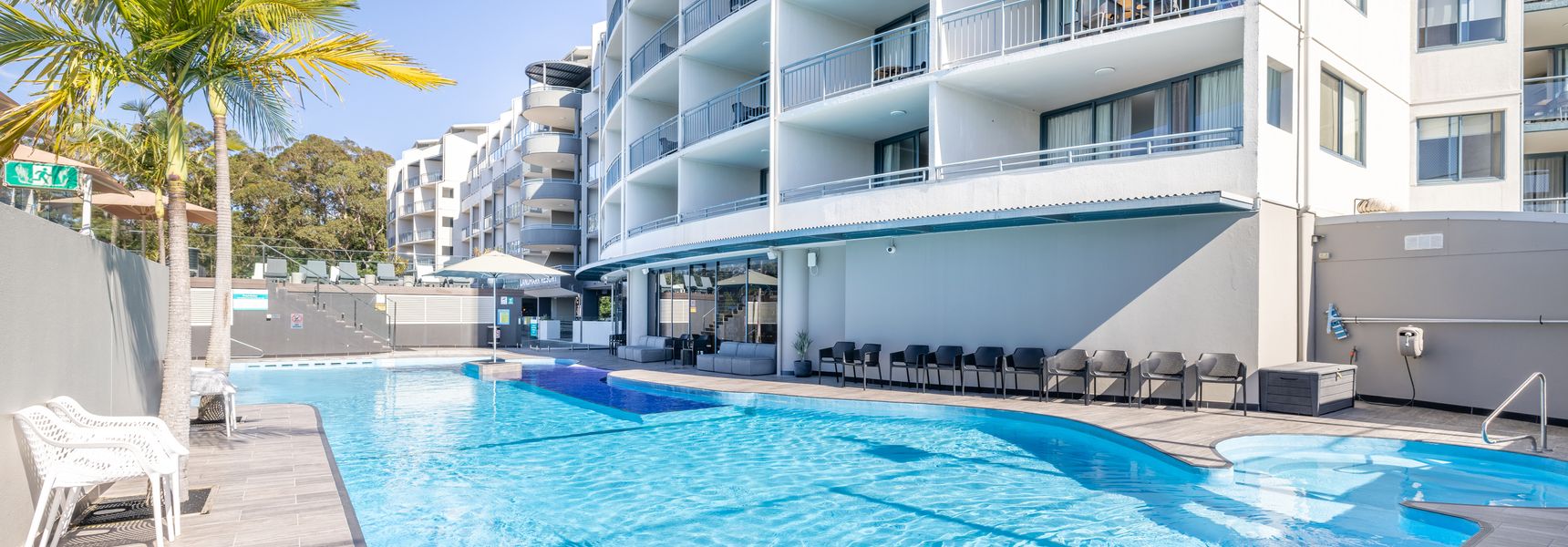 The Landmark unit 405 Resort style, spectacular water views, lift, linen, pool, games room, port-a-cot and highchair.