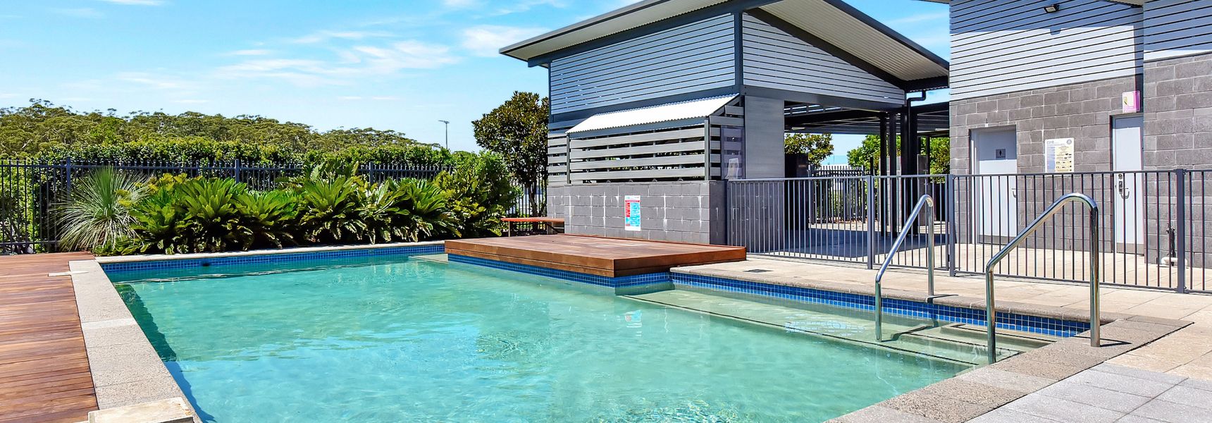 Seaspray Haven, 10 Seaspray Ave – air con, complex pool, Wi-Fi, Linen