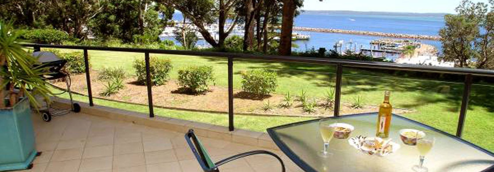 Magnus Pines, 2/52-56 Magnus Street – stunning unit with aircon, water views & foxtel