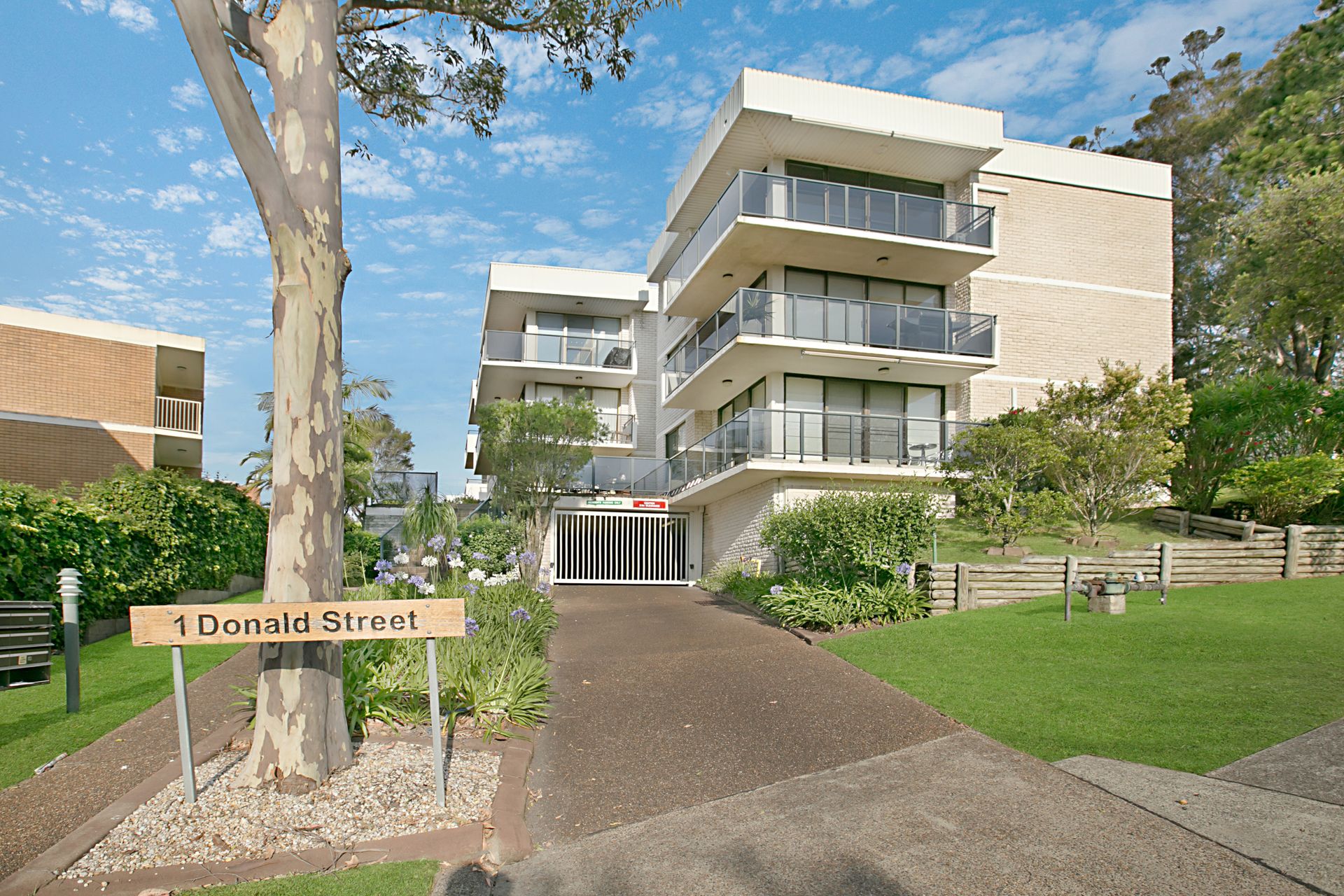 Views And Pool In A Great Location In Nelson Bay - Nelson Bay Getaways