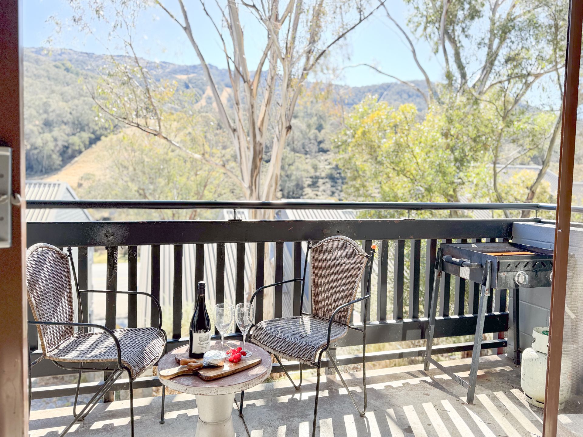 Mowamba E1 - Henley Holidays Jindabyne