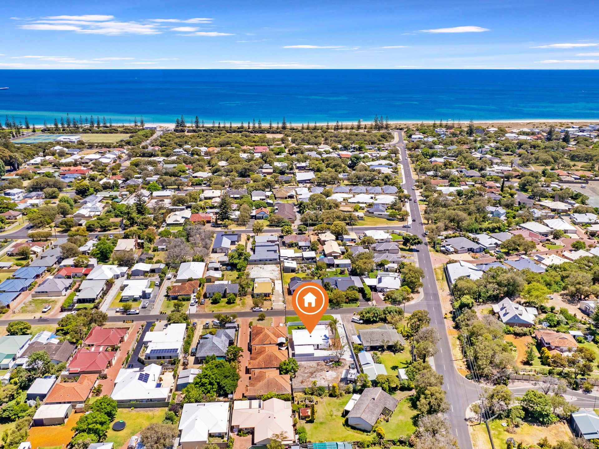 Fairbairn Family Beach Bungalow - Geographe Bay Accommodation