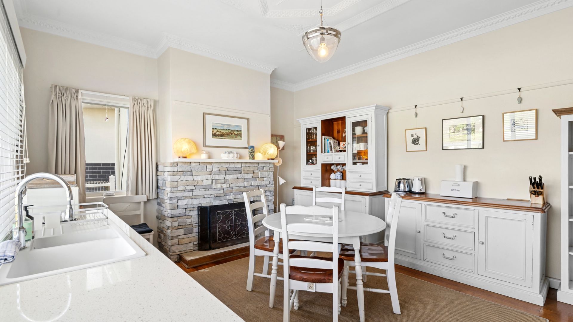 The White House – Prime Location & Oozing Character – Wi-Fi