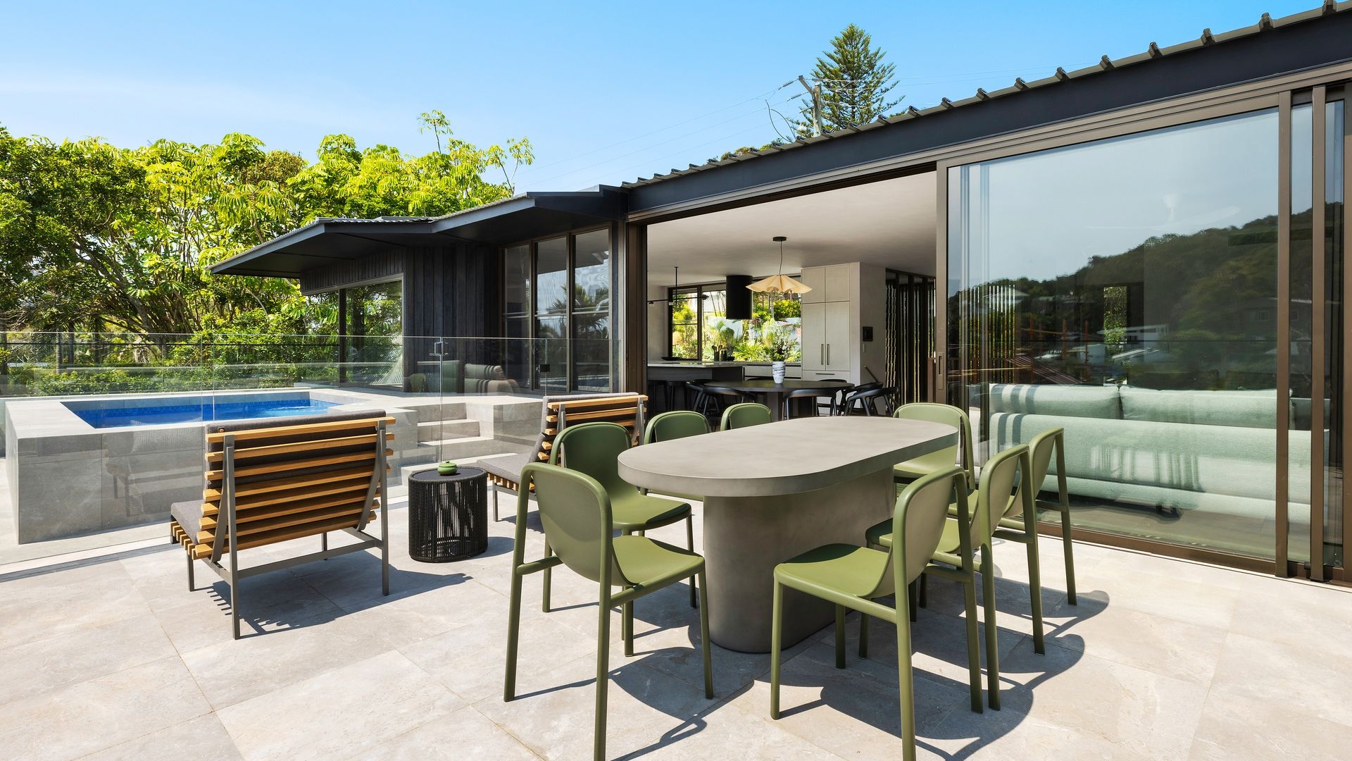 Starfall – designer retreat moments from the beach