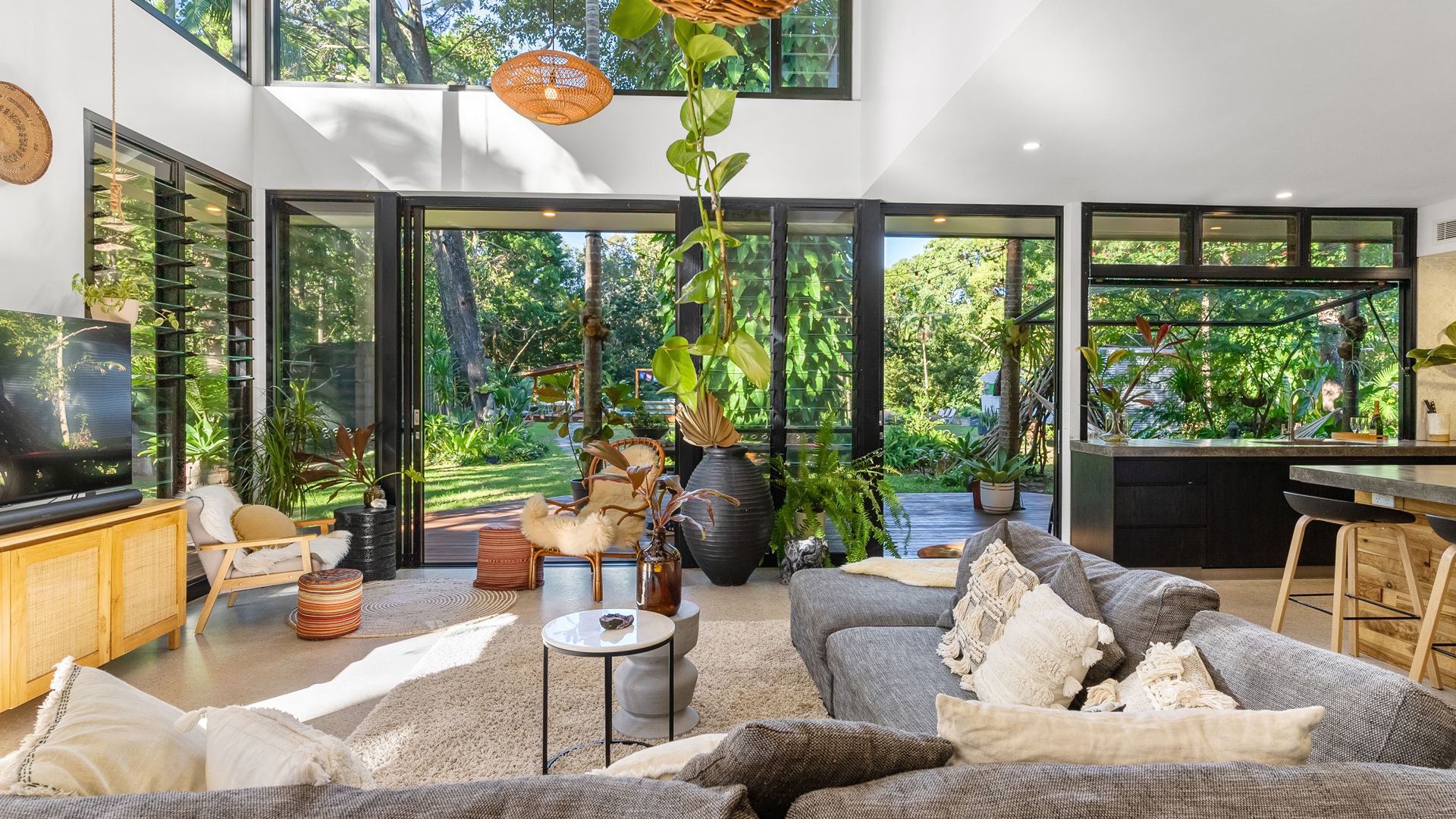 The Suffolk Sanctuary – 5 BR retreat with pool