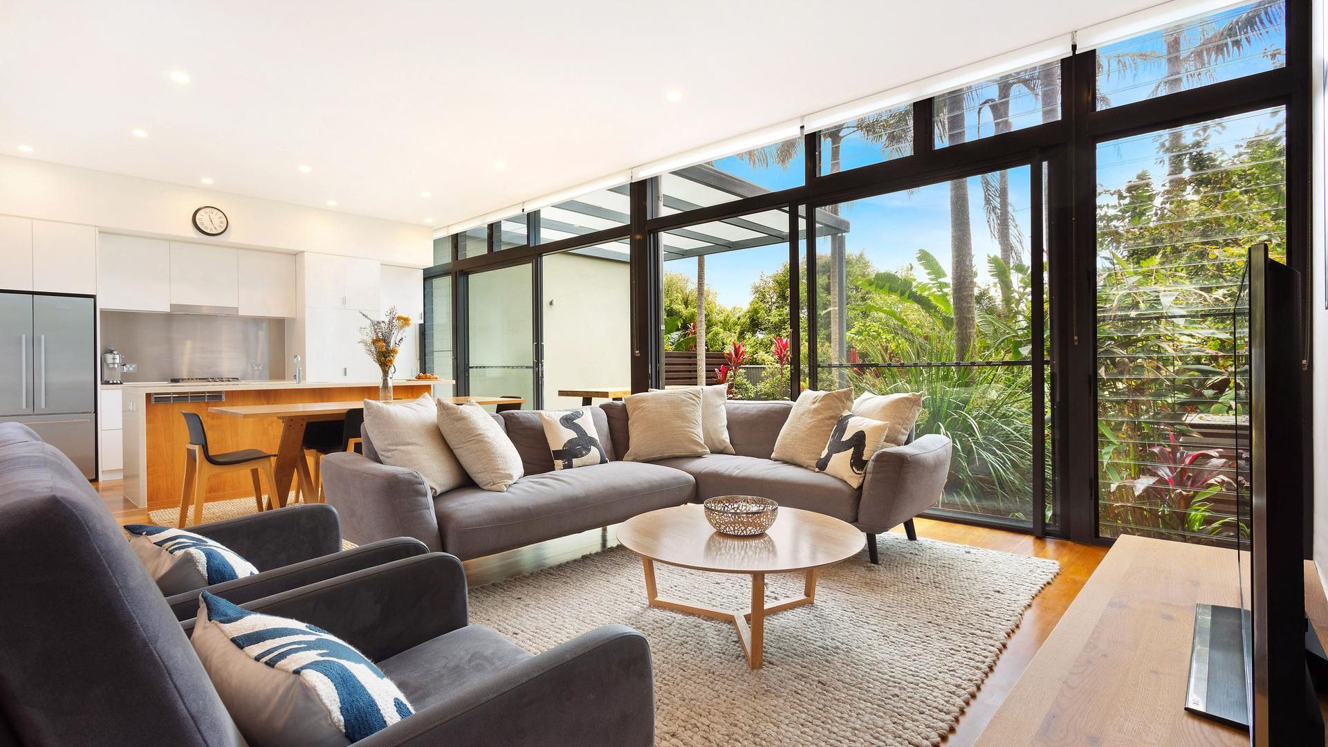 Kiah – nestled between Main & Belongil Beaches