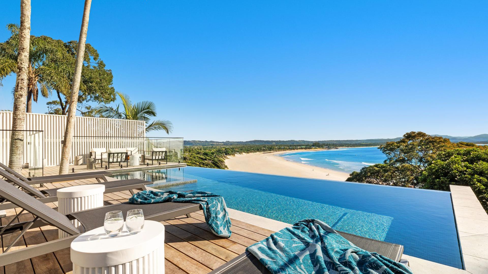 Sway – stunning 5 BR beach house with pool