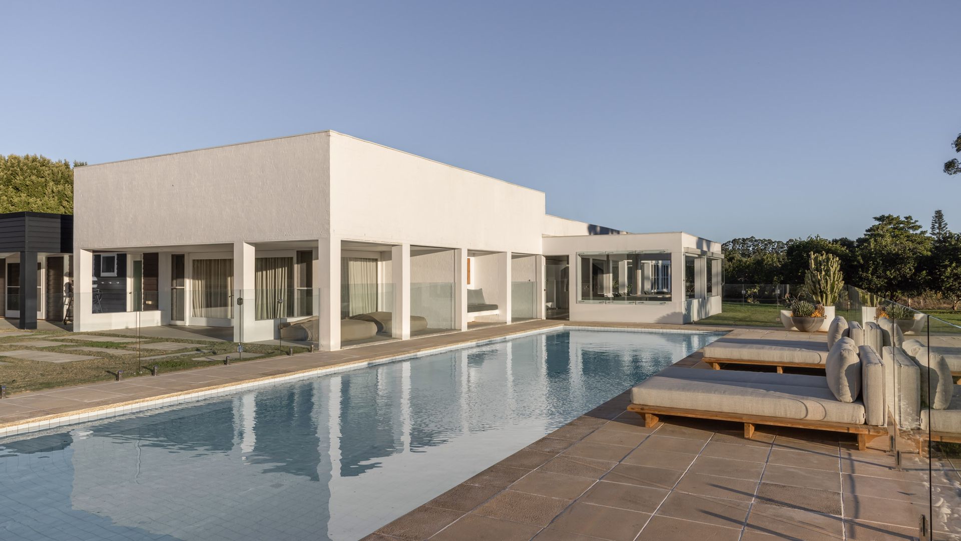 Amileka – luxury 25 acre estate with pool