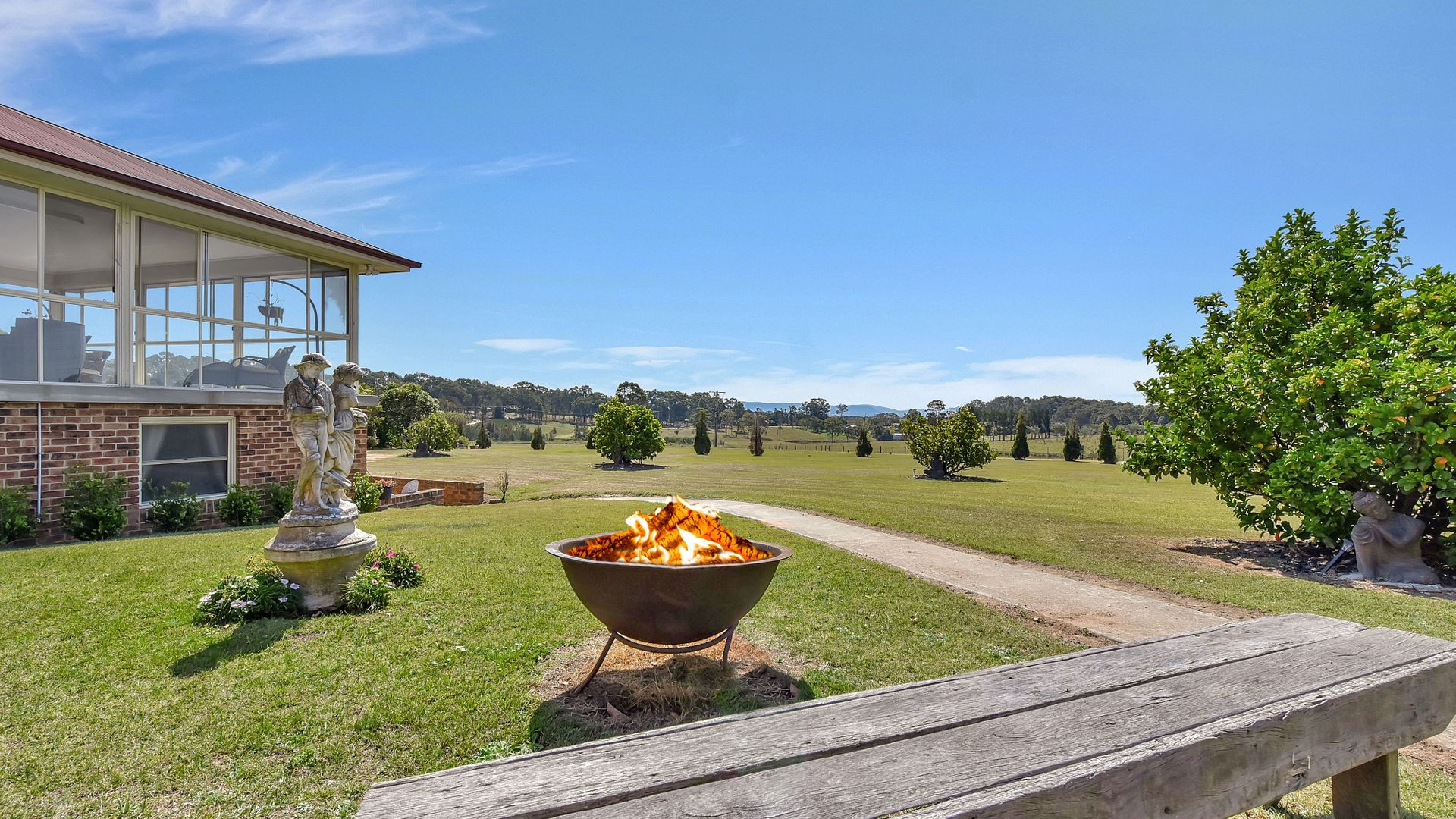 Noble Willow Homestead Lovedale. Super Spacious, with views and pool