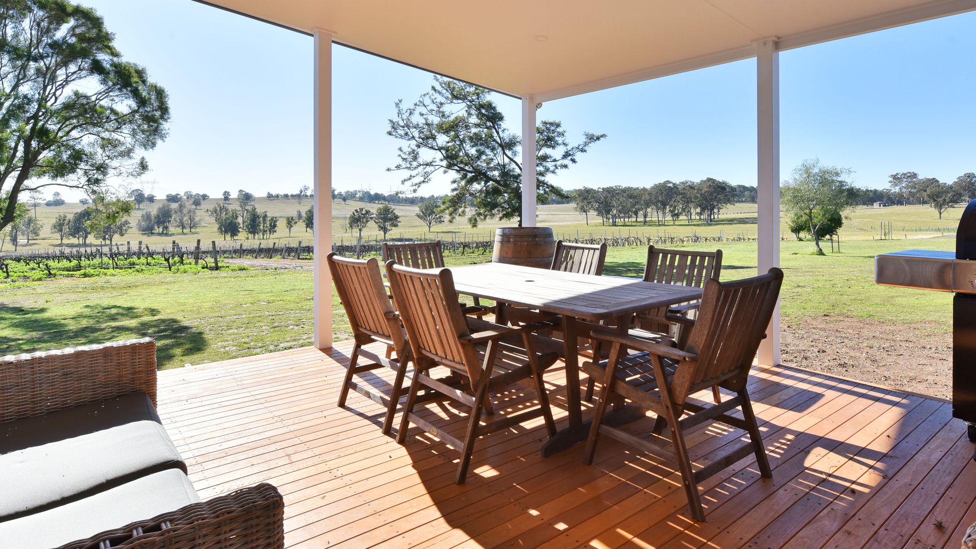 Kinloch Cottage stunning (renovated to new) on Daisy Hill Vineyard
