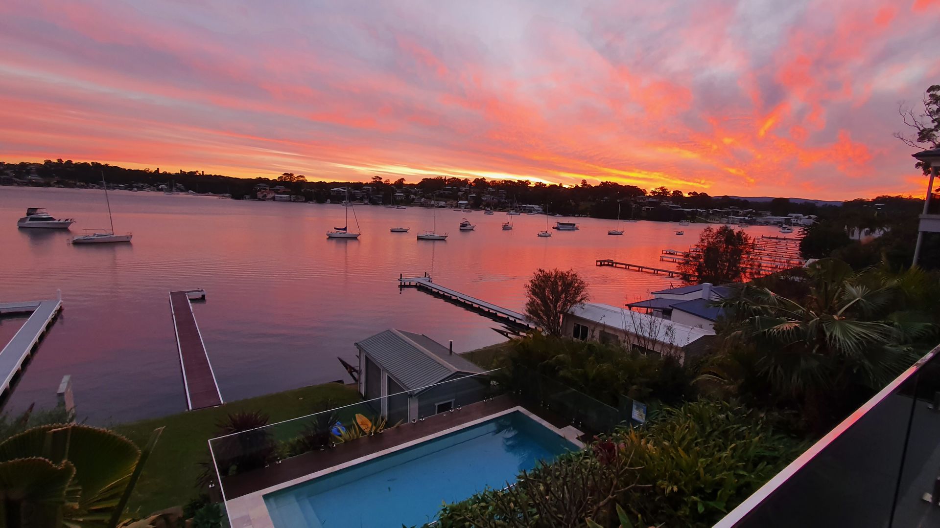 Lakehouse at Fishing Point – Absolute Waterfront & Pool
