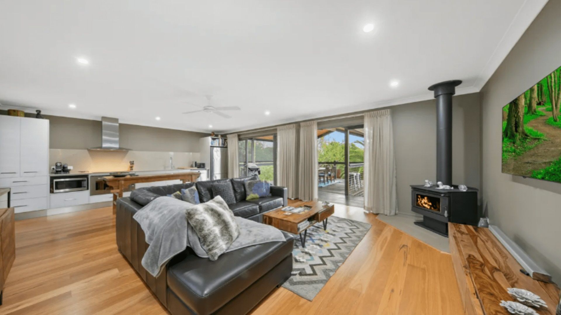 Lilies Luxe Suite on Lovedale with Private Heated Pool 5star ****