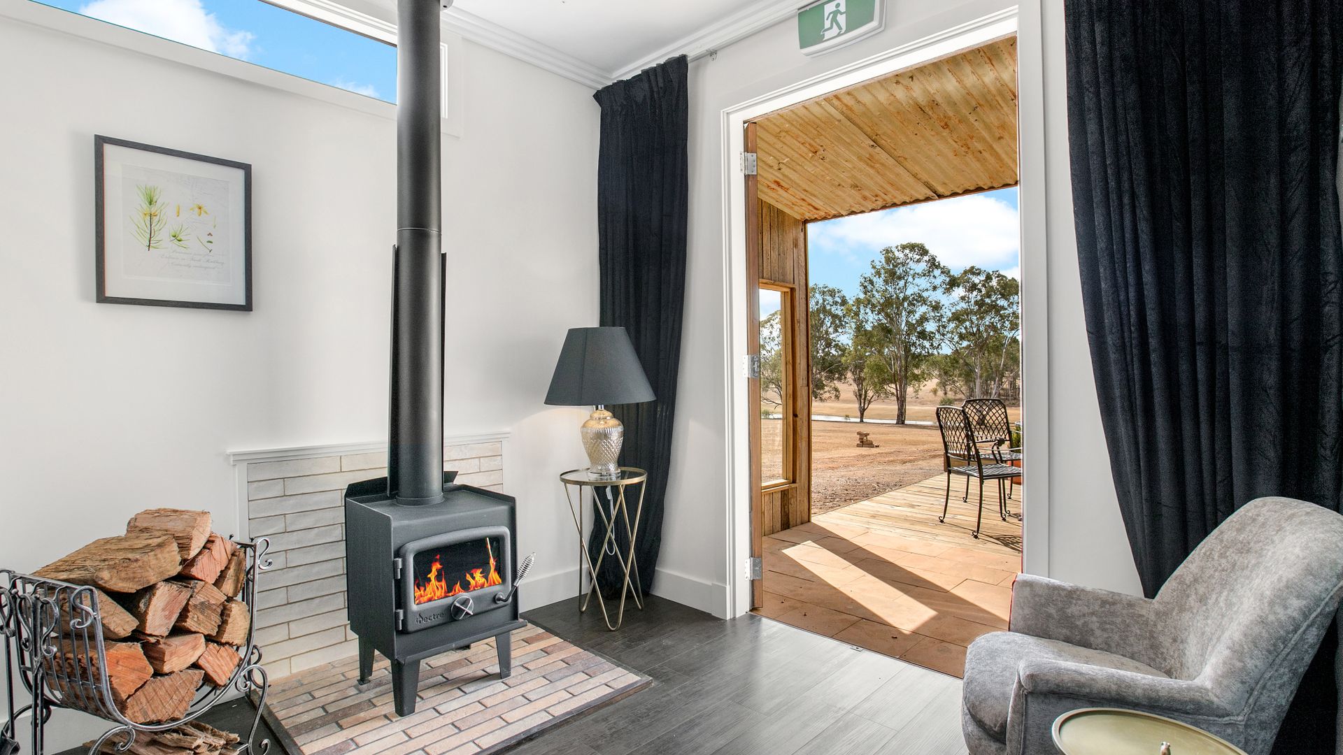 Luxe countryside cabin with fire place!