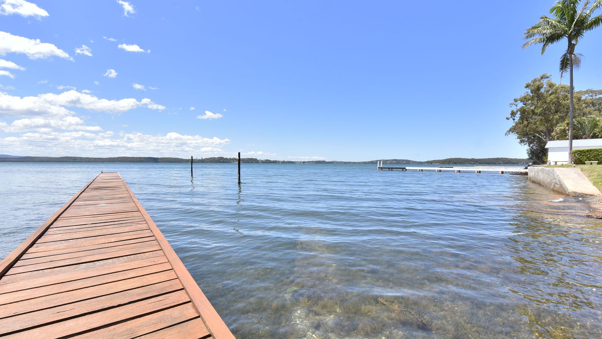 Baywatch Waterfront Lake Retreat with Private Jetty at Silverwater Lake Macqaurie