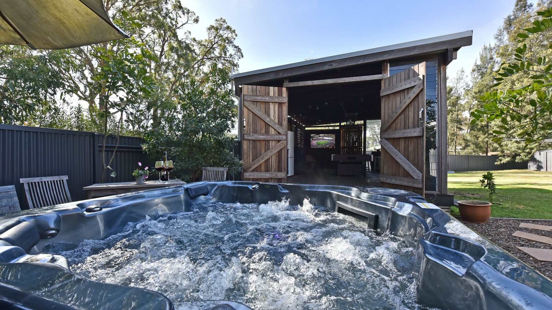 Rose Cottage Studio Romantic or Solo Getaway – Spa, Games Room