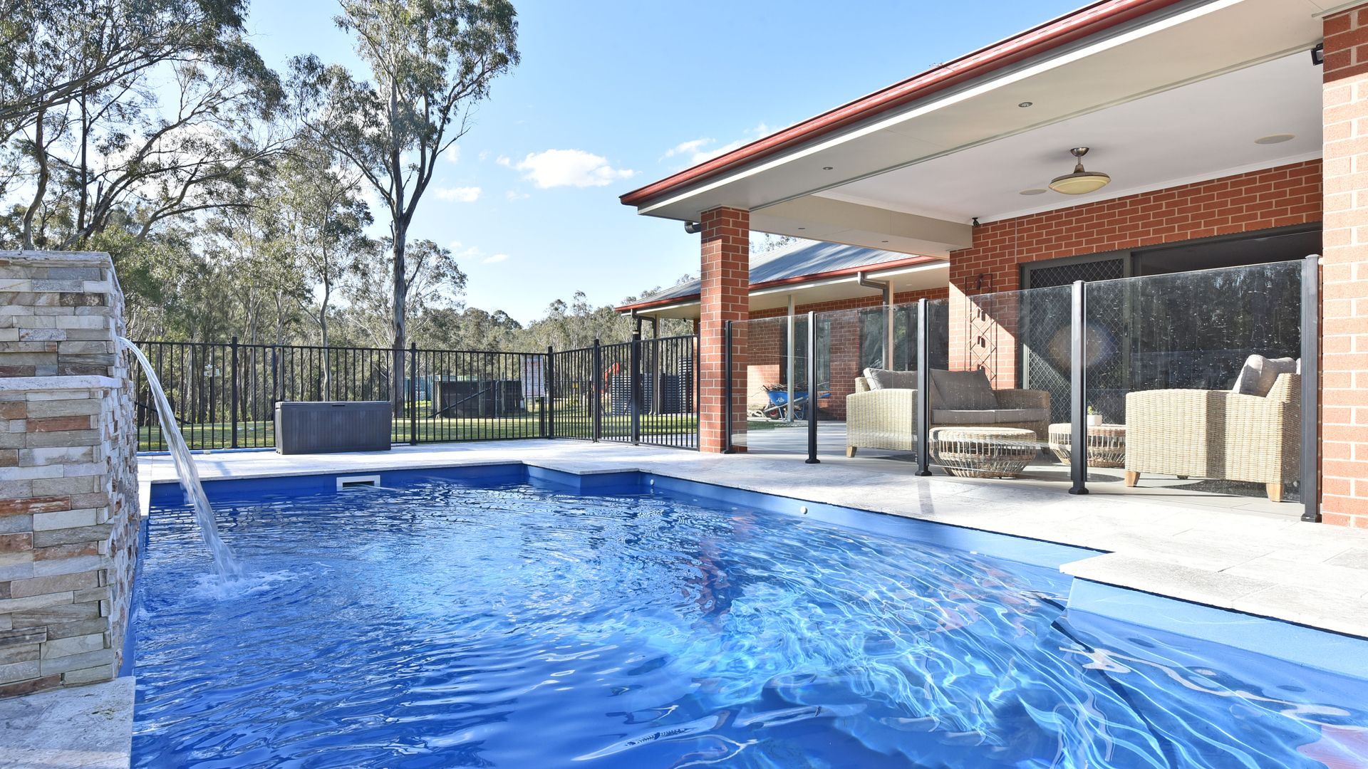 Amazing pool surrounded by the bush!