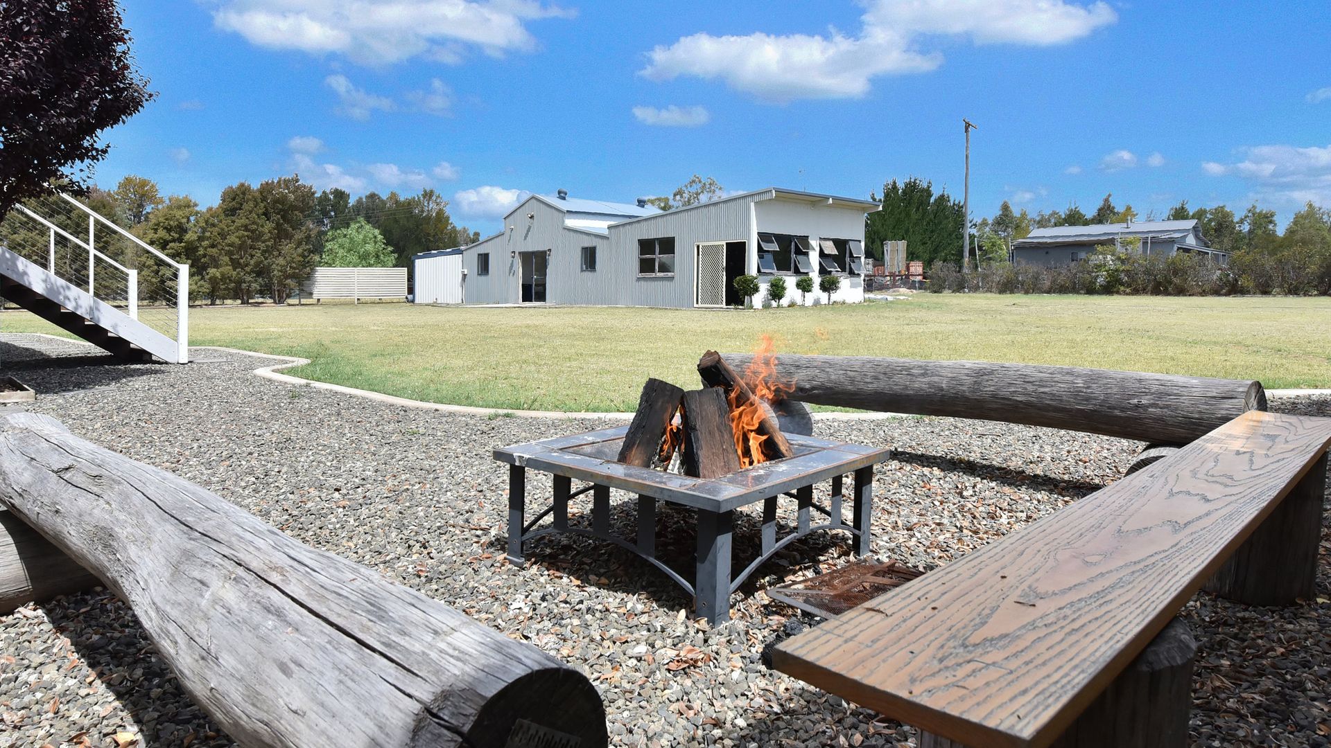 Kulang Retreat in charming Broke with Large Swim Spa and games room suits up to 14 guests
