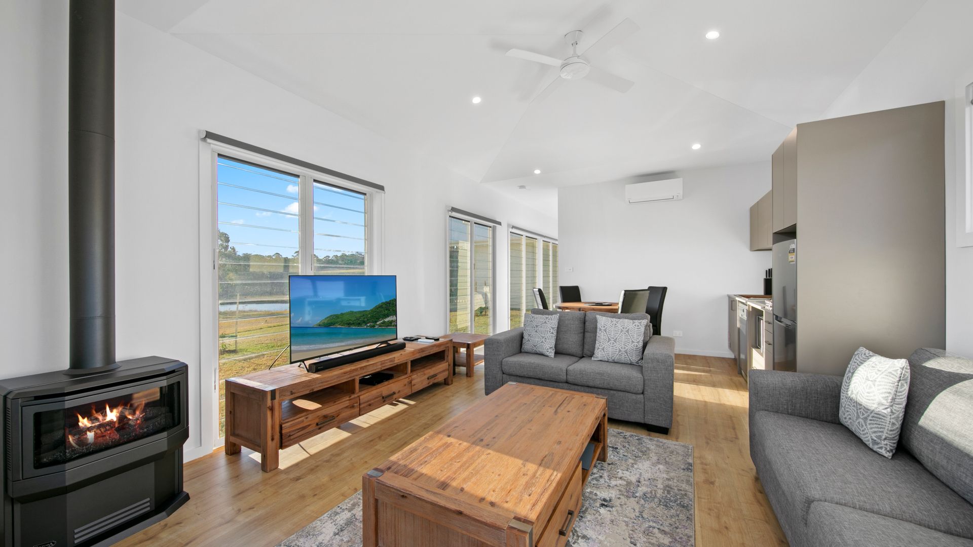 Molly Morgan Vineyard Lovedale Breakaway Villas . Sleeps Up to 6
