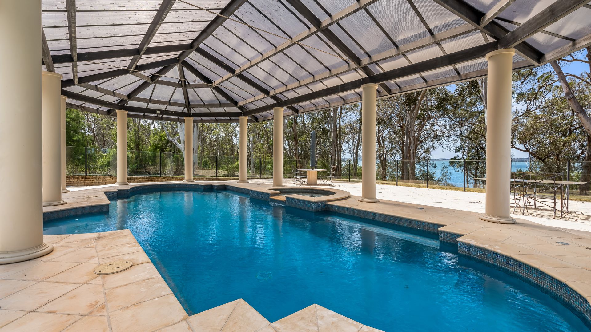 Slice of Heaven Family Retreat : Pool, Tennis and Good Times at Wilderness Waters