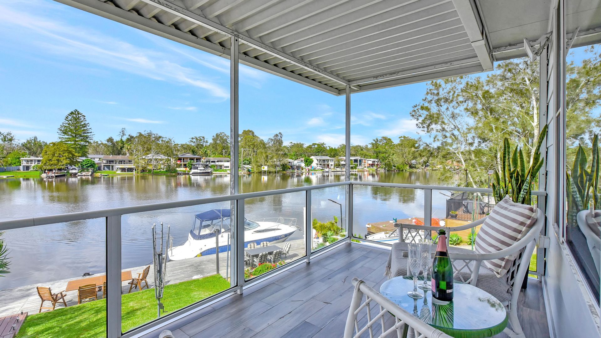 Dora Creek Stunning Modern Waterfront with Jetty – Azure Reflections: A Lakeside Retreat