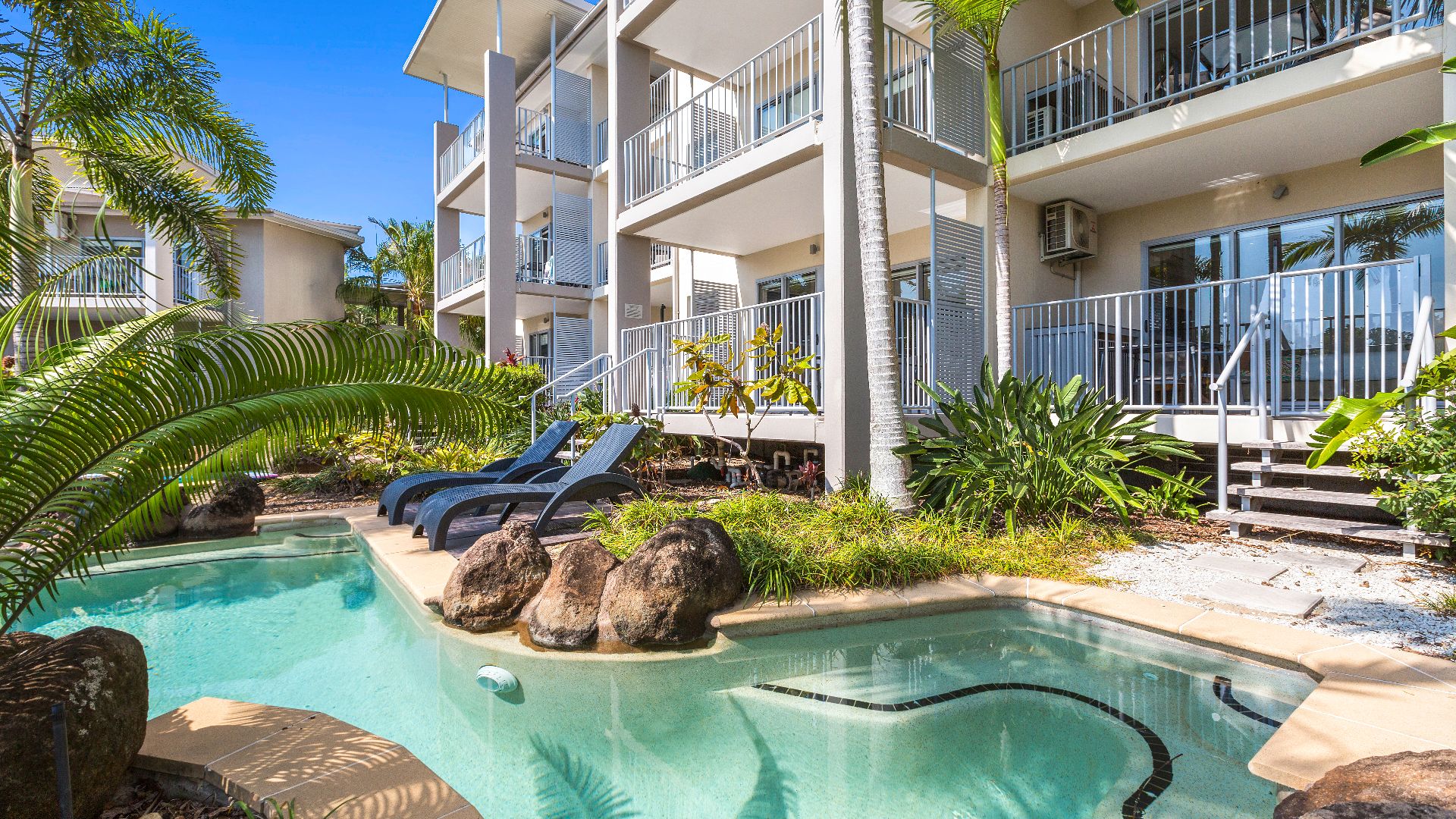 Resort Studio 8125 Bells Blvd