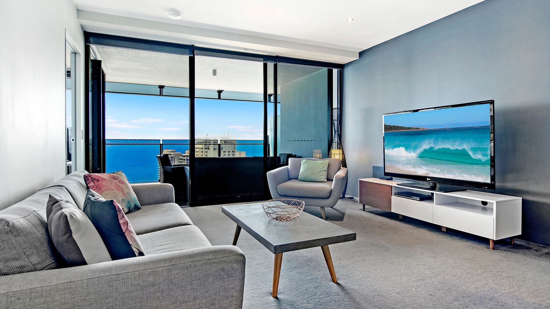 Circle on Cavill Private 2 Bed Ocean View