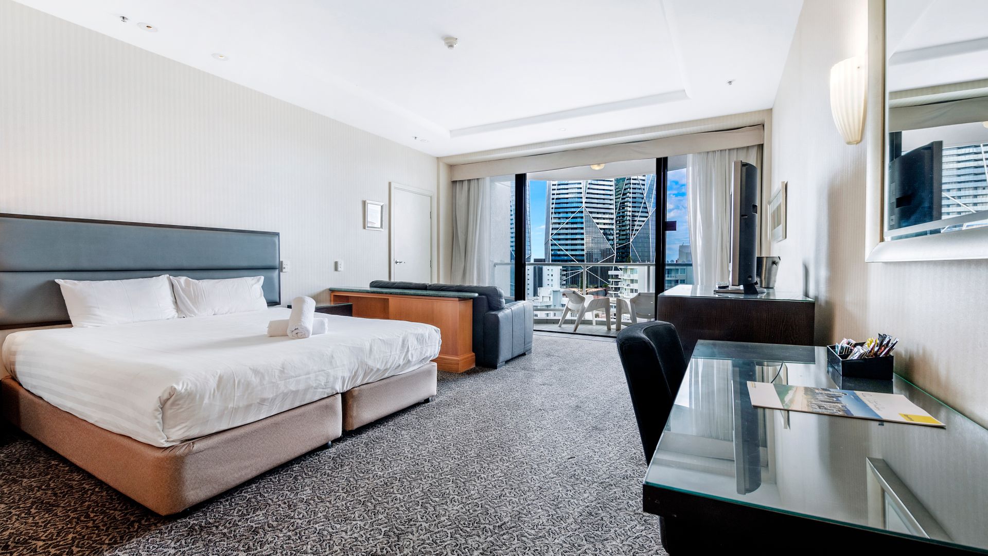 Gold Tower Hotel 8th Level Private Two Bedroom Dual Key