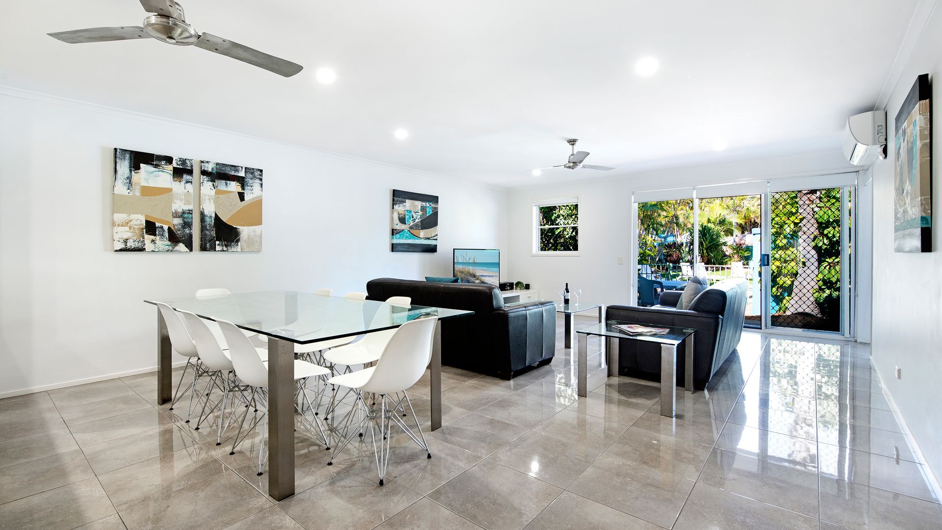 Diamond Beach 3 Bedroom Poolside Apartment- 34