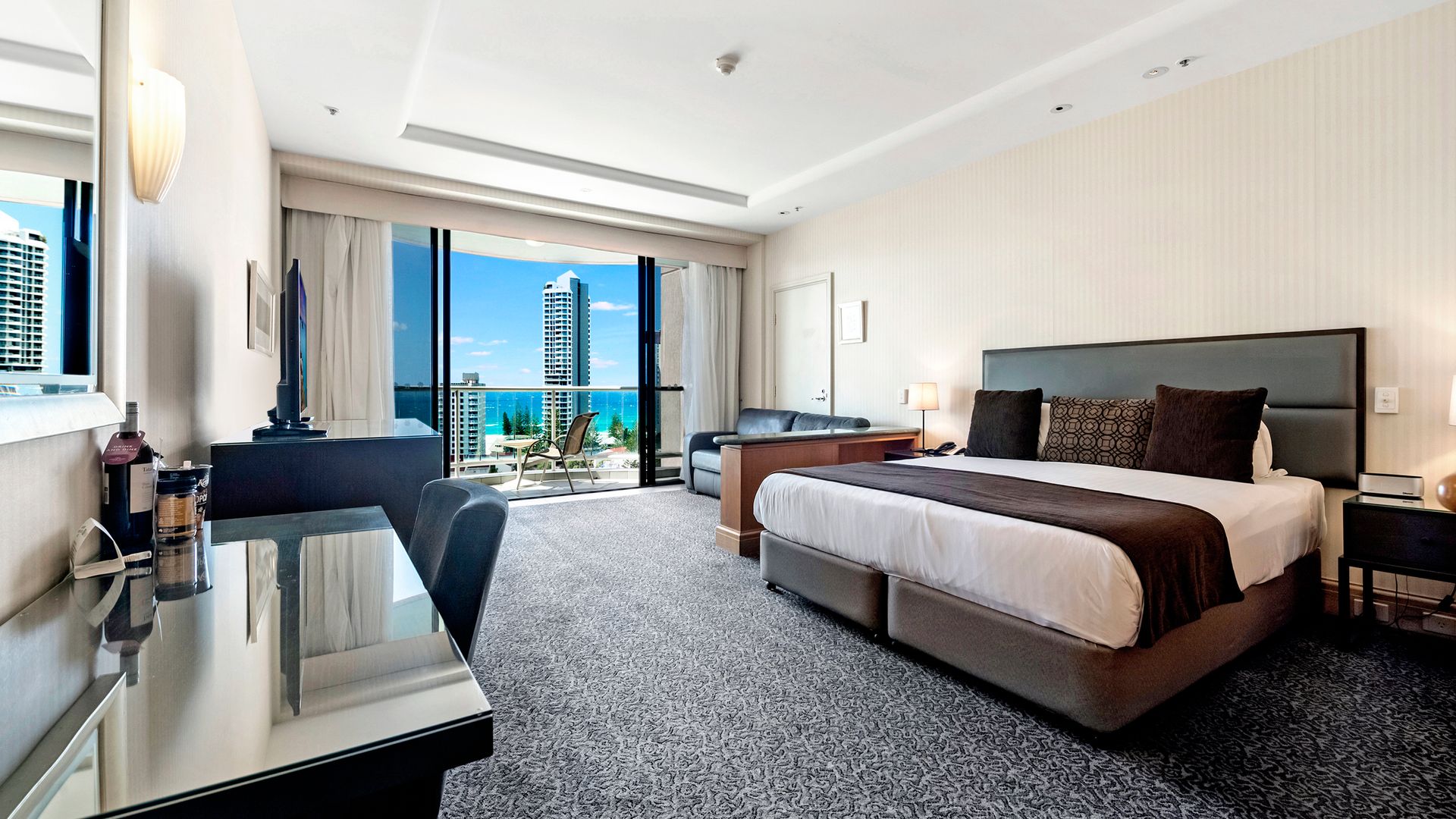 Gold Tower 2 Bed in Surfers Paradise