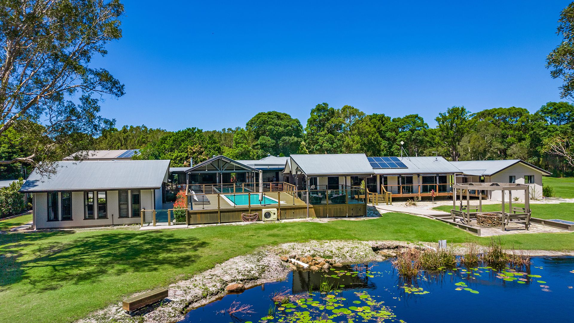 Lennox Coastal Retreat – resort-style home w. pool