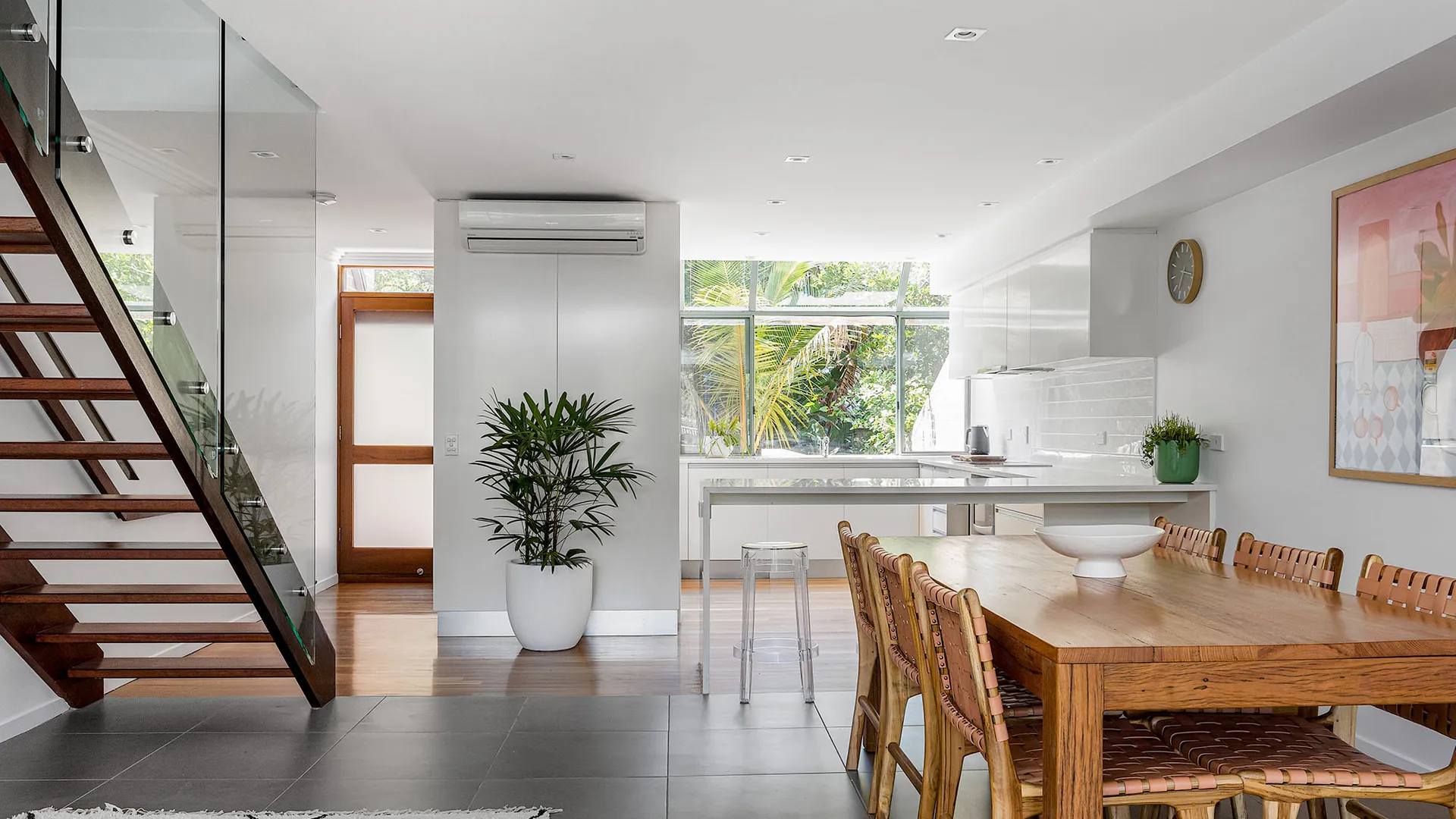 1 James Cook Apartments | Opposite Clarkes Beach