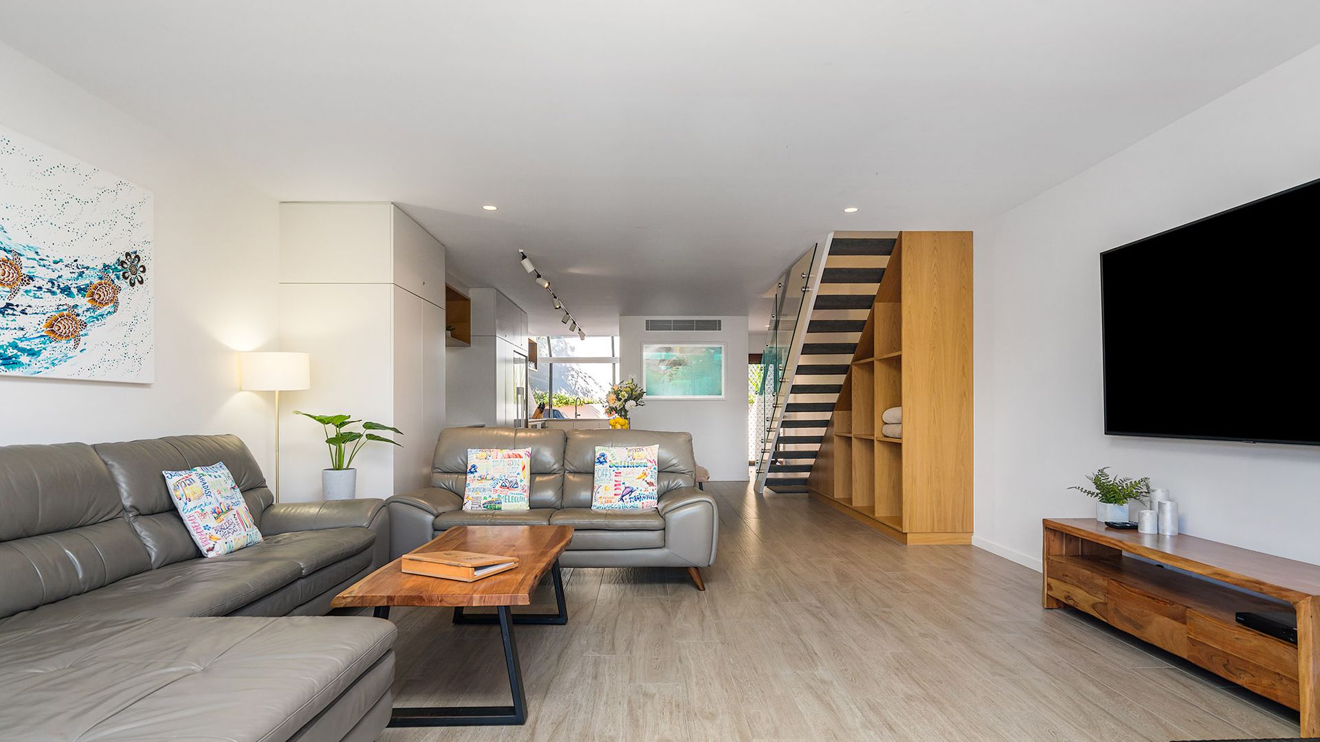 4 James Cook Apartments – renovated beachside pad