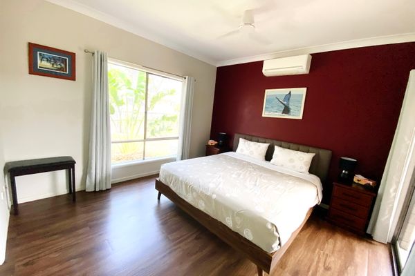 Welcome to our cozy bedroom—a warm and inviting sanctuary where comfort takes center stage. Soft textures, subdued lighting, and a soothing color palette create an ambiance that's perfect for rest and relaxation