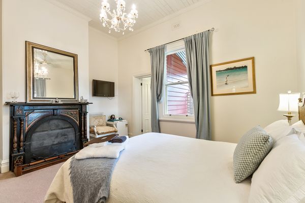 The Graces, Beechworth – Hydrangea – Queen Room