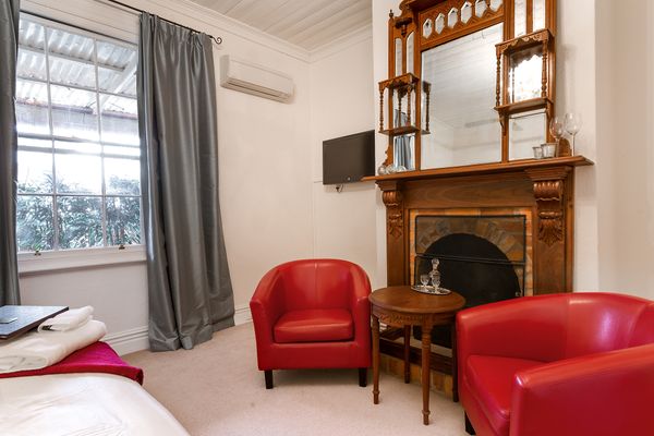 The Graces, Beechworth – Camellia – King Room