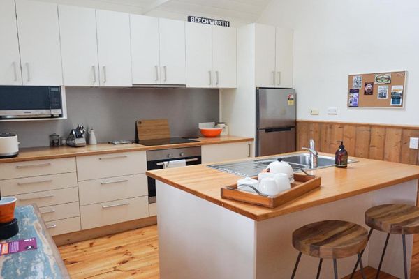 Kitchen fully equipped (laundry washer beside fridge)