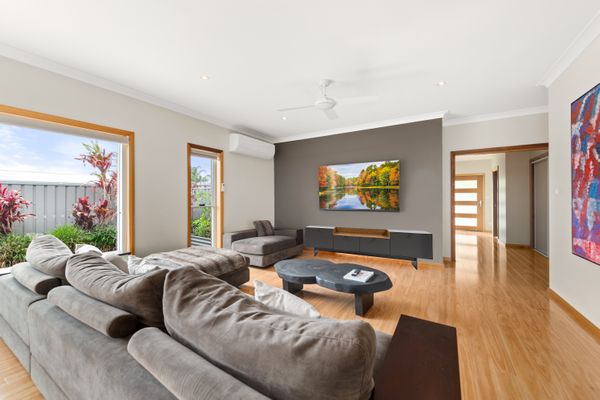 Living Area 1 : with Wi-Fi, smart TV and air conditioning unit