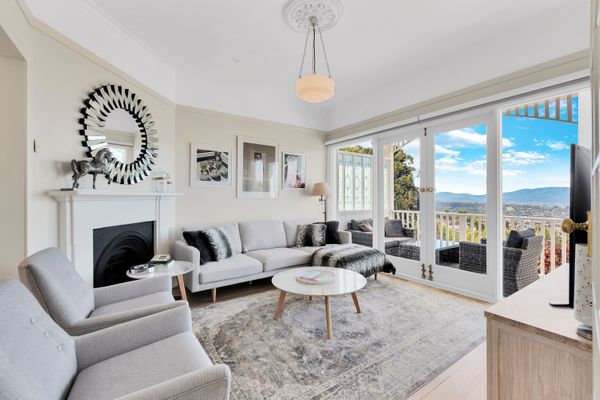 Glorious Views –  beautiful 1925 heritage house