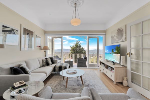 Glorious Views –  beautiful 1925 heritage house