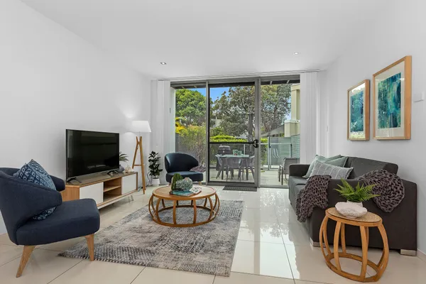 Beachside Haven Modern Townhouse with Pool