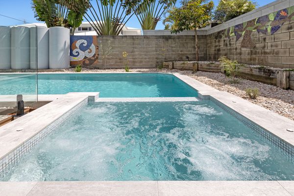 The Beachside Sanctuary -500m from Beach with Pool & Heated Spa