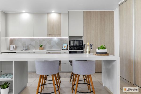 Luxe on the Beach – Coastal Elegance with Rooftop