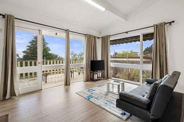 Narrow Neck Hideaway