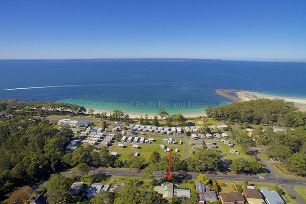 Burrill’s Cedar Cottage – Walking Distance to Water