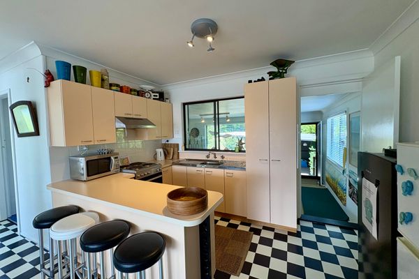 Shack No. 5 – A Quirky, Retro Beach Escape in Jervis Bay!
