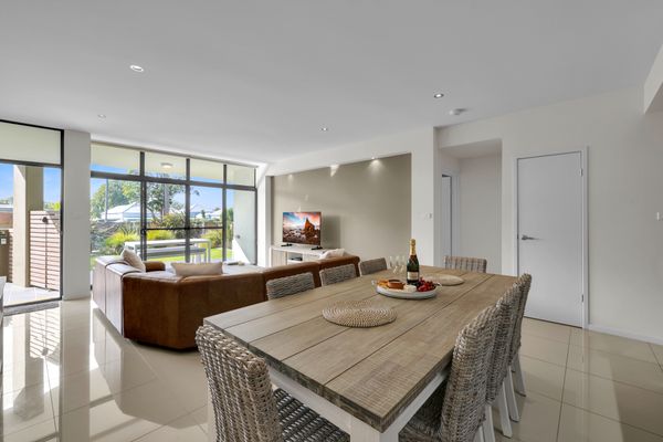 Our Beach House at Husky – Stay for 3 Pay for 2! Relax in Style