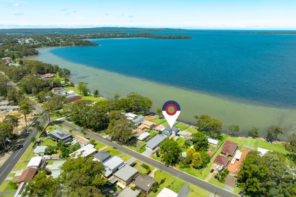 Tranquility Beach House – Absolute Waterfront
