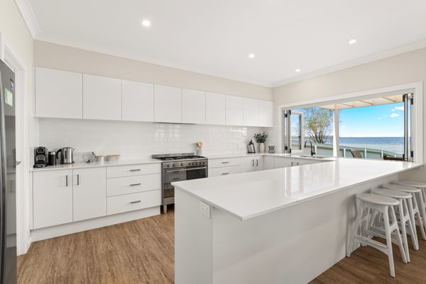 Tranquility Beach House – Absolute Waterfront