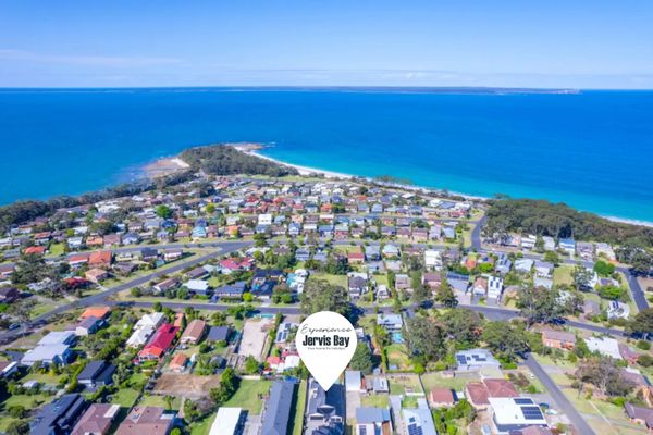 Wal42b – Poolside Oasis by Experience Jervis Bay