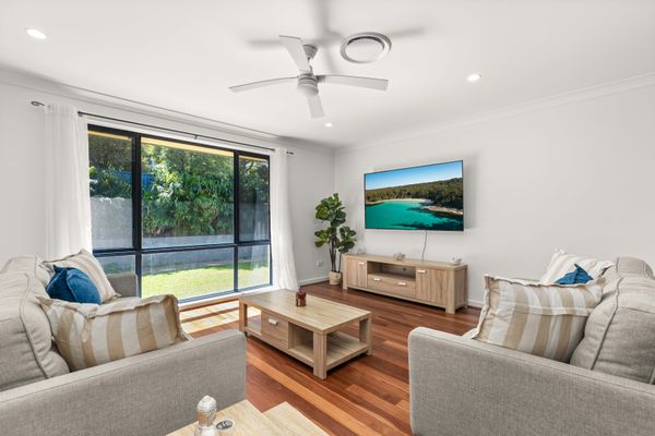 Tur34 – Topsy Turvey by Experience Jervis Bay
